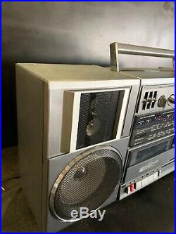 HITACHI TRK 9100E Stereo Retro Boombox Vintage Radio Cassette Recorder