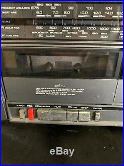 HITACHI TRK 9100E Stereo Retro Boombox Vintage Radio Cassette Recorder