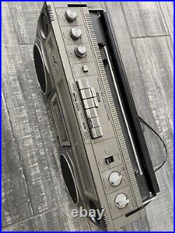 Hitachi trk-8020H Boom box Stereo cassette recorder 80s Vtg