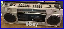 SANYO Dual Stereo Cassette Recorder / Player Radio M W210 80's Boombox Vintage