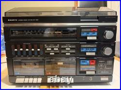 Sanyo Stereo/Cassette/Turntable- Stereo Music System GXT 220. Vintage
