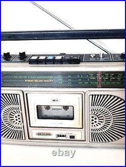 VINTAGE CROWN BOOMBOX CASSETTE RADIO RECORDER CSC 610s