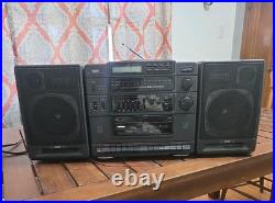 VTG RCA AM/FM Stereo Cassette Tape & CD Player Model RP-7956A BoomboxRead VTG RCA AM/FM Stereo Cassette Tape & CD Player Model RP-7956A BoomboxRead
