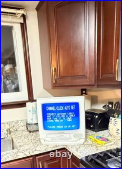 Vintage 2001 Panasonic White 13 TV / VCR Combo, Model PV-C1351W WORKS