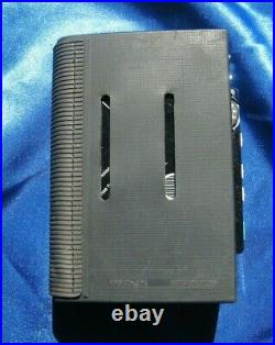 Vintage AIWA HS-J600 Walkman FM-AM Cassette Player-Recorder For Parts or Repair