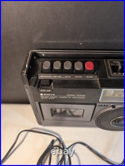 Vintage Boombox Sanyo Radio Cassette Recorder AC/DC Mic Aux Bat Indicator Works Vintage Boombox Sanyo Radio Cassette Recorder AC/DC Mic Aux Bat Indicator Works