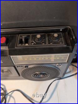 Vintage Boombox Sanyo Radio Cassette Recorder AC/DC Mic Aux Bat Indicator Works Vintage Boombox Sanyo Radio Cassette Recorder AC/DC Mic Aux Bat Indicator Works
