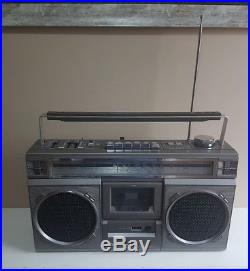 Vintage HITACHI TRK-7100E BOOMBOX GHETTO BLASTER STEREO RADIO CASSETTE RECORDER