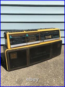 Vintage Magnavox D8300 Boombox Radio Dual Cassette Recorder Ghettoblaster