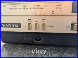 Vintage Sanyo VCR 3900 Betamax Video Cassette Recorder Powers On RE