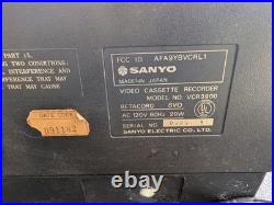 Vintage Sanyo VCR 3900 Betamax Video Cassette Recorder Powers On RE