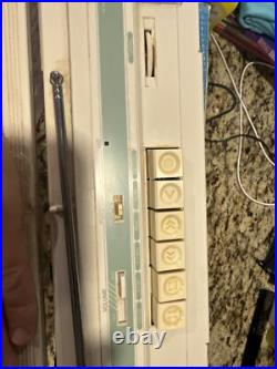Vintage UNISEF Japan SZ-70 WHITE Boombox FM/AM Radio Cassette Player/Recorder Vintage UNISEF Japan SZ-70 WHITE Boombox FM/AM Radio Cassette Player/Recorder